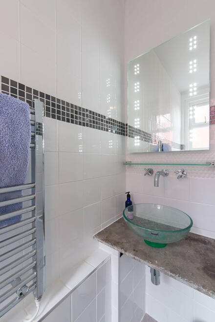 Family Suite - Bathroom