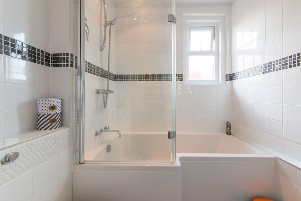 Family Suite - Bathroom